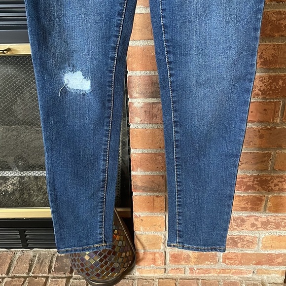 NWT Levi's 710 Super Skinny Slightly Distressed Jeans - Picture 3 of 7